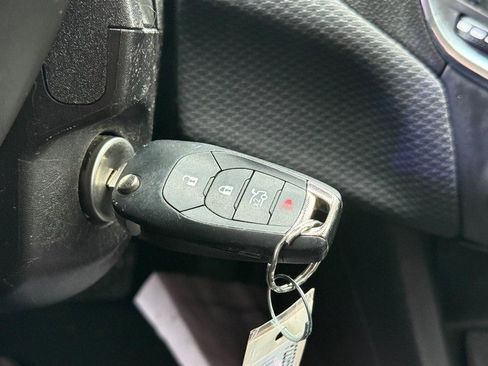 Used 2017 Chevrolet Cruze LT image 30