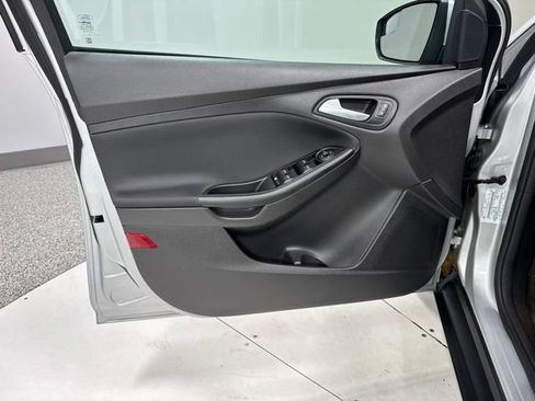 Used 2018 Ford Focus SE FWD image 8