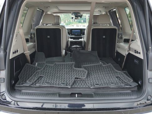 Used 2022 Jeep Wagoneer Series III w/ Premium Group I image 38