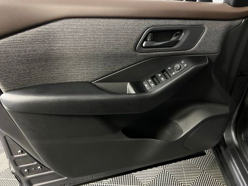 Used 2023 Nissan Rogue S image 22