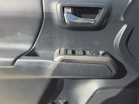 Used 2016 Toyota Tacoma TRD Sport w/ Towing Package image 24