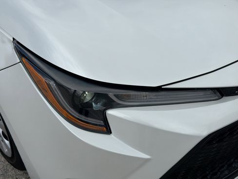 Used 2022 Toyota Corolla LE FWD image 31