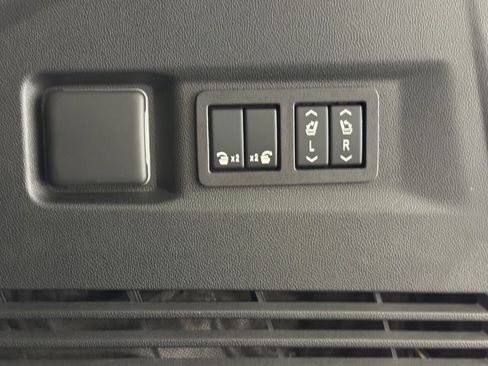 Used 2025 GMC Yukon Denali Ultimate w/ LPO, Floor Liner Package image 26