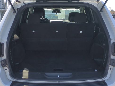 Used 2021 Jeep Grand Cherokee Laredo image 13