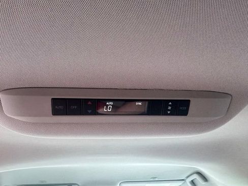 Used 2025 Toyota Sienna LE AWD/4WD image 16