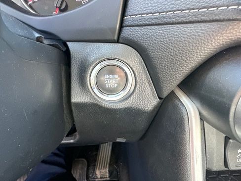 Used 2022 Toyota RAV4 XLE AWD/4WD image 15