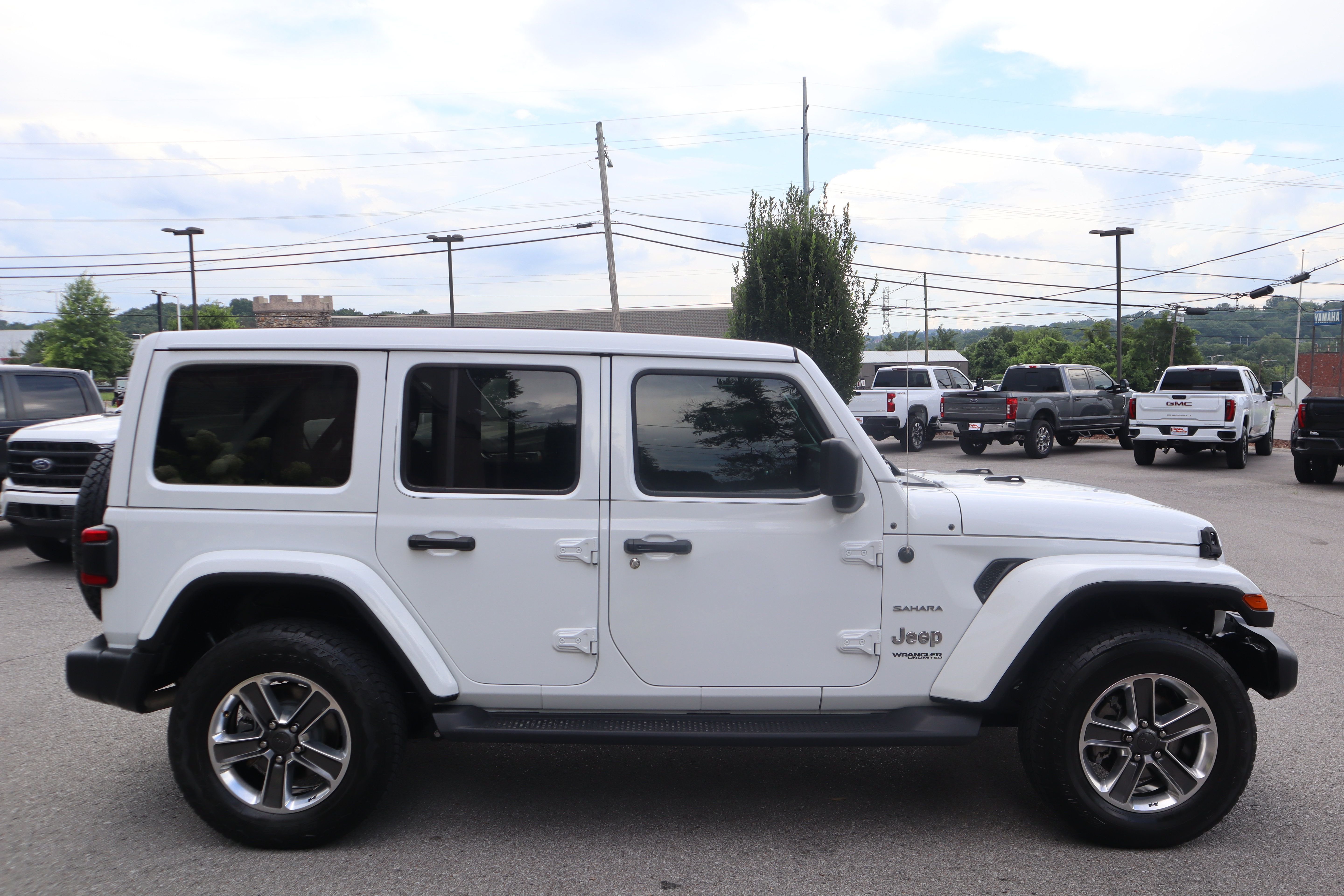 Used 2020 Jeep Wrangler Unlimited Sahara AWD/4WD image 6