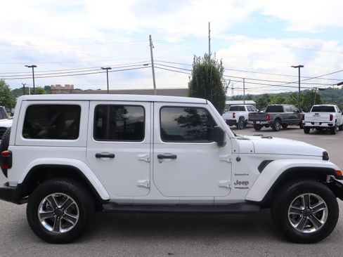 Used 2020 Jeep Wrangler Unlimited Sahara AWD/4WD image 6