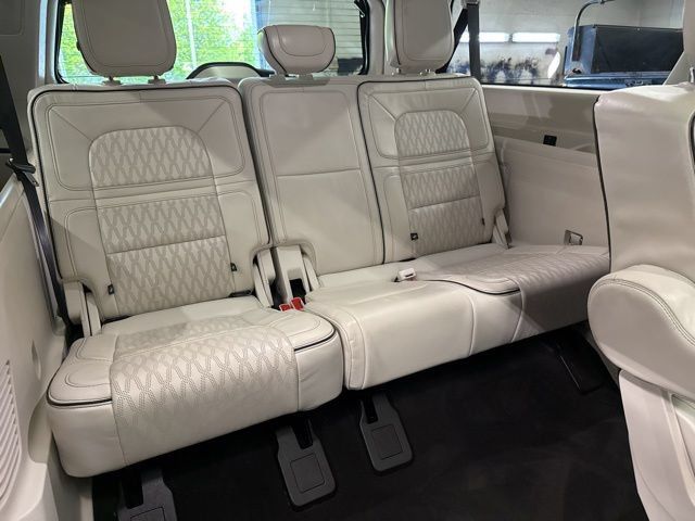 Used 2023 Lincoln Navigator L Black Label AWD/4WD image 29