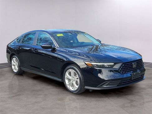 Certified 2023 Honda Accord LX image 3