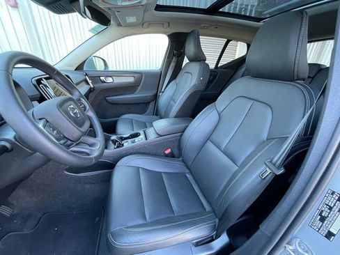 Used 2025 Volvo XC40 B5 Core image 22