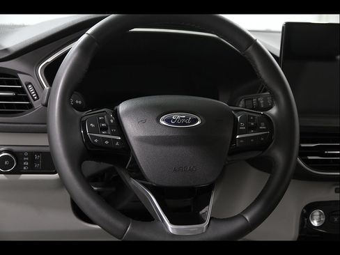 Used 2023 Ford Escape Platinum w/ Premium Technology Package AWD/4WD image 7