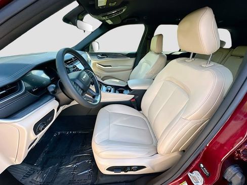 Used 2025 Jeep Grand Cherokee Limited w/ MOPAR Finishing Package image 22