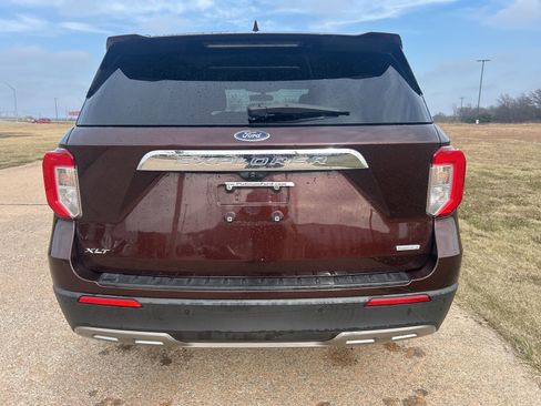 Used 2020 Ford Explorer XLT w/ Equipment Group 202A image 4