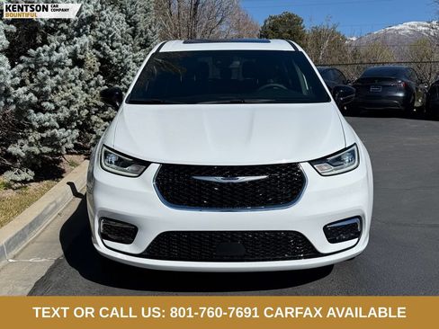 Used 2026 Chrysler Pacifica Limited AWD/4WD image 2