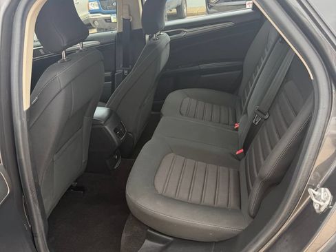 Used 2019 Ford Fusion SE FWD image 18