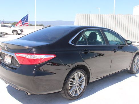 Used 2017 Toyota Camry SE FWD image 3