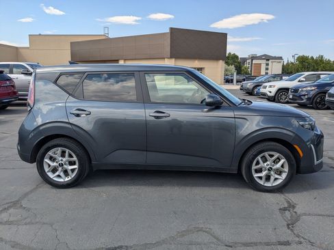 Used 2024 Kia Soul LX w/ Option Group 015 FWD image 2