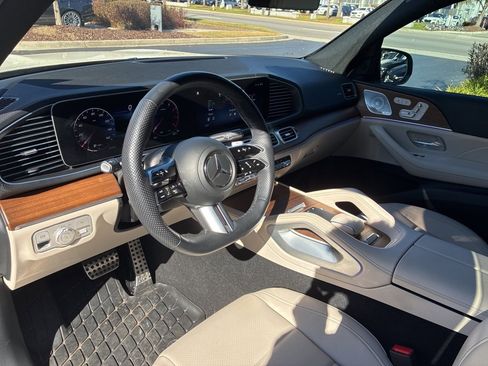 Used 2024 Mercedes-Benz GLS 450 4MATIC image 13