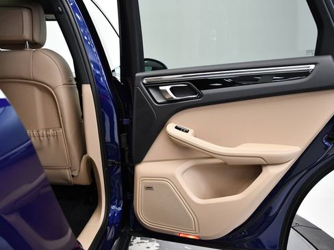 Used 2025 Porsche Macan image 48