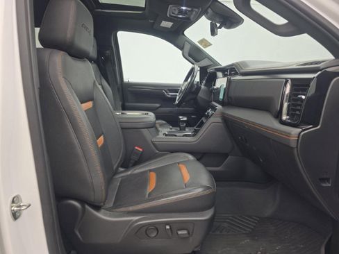 Used 2022 GMC Sierra 1500 AT4 w/ AT4 Premium Package AWD/4WD image 8