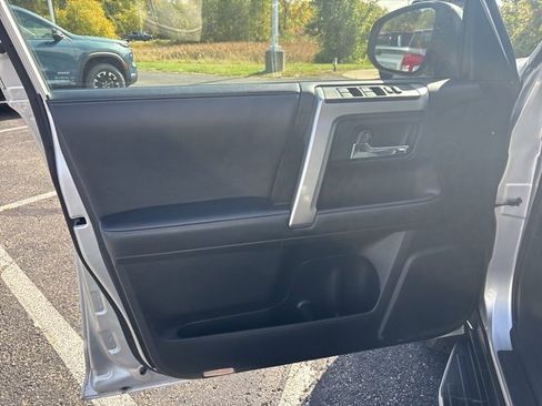 Used 2020 Toyota 4Runner SR5 Premium image 9
