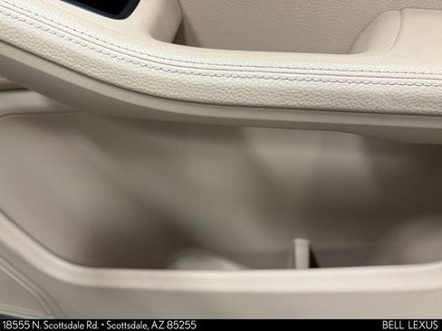 Used 2022 Porsche Macan AWD/4WD image 27