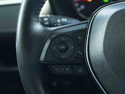 Used 2020 Toyota RAV4 XLE Premium FWD image 20