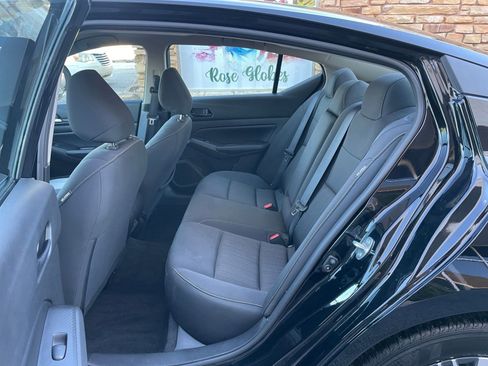 Used 2025 Nissan Altima 2.5 SV image 24