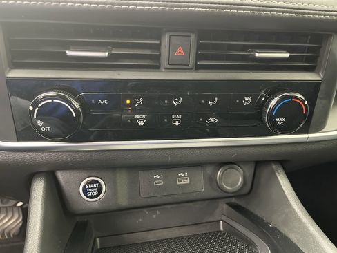 Used 2023 Nissan Rogue S image 19