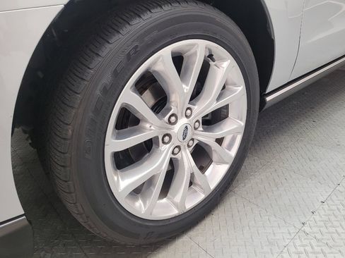 Used 2019 Ford Expedition Limited w/ Equipment Group 302A AWD/4WD image 31
