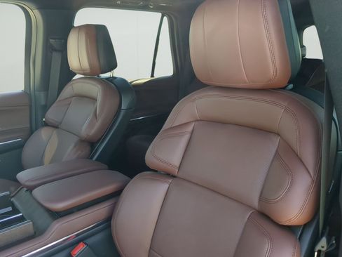 New 2026 Lincoln Navigator Reserve AWD/4WD image 10