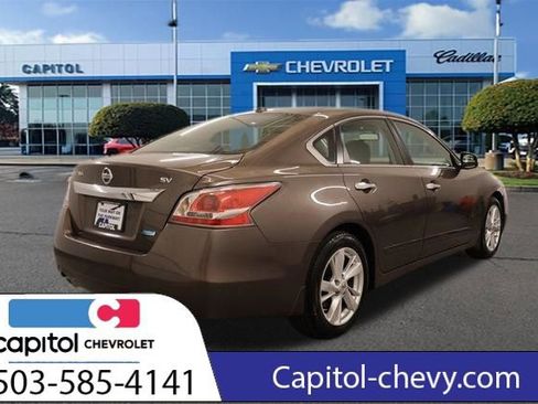 Used 2014 Nissan Altima 2.5 SV w/ Convenience Package FWD image 2