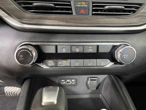 Used 2025 Nissan Altima 2.5 SV FWD image 19