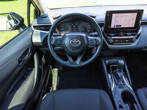 Used 2025 Toyota Corolla LE FWD image 22