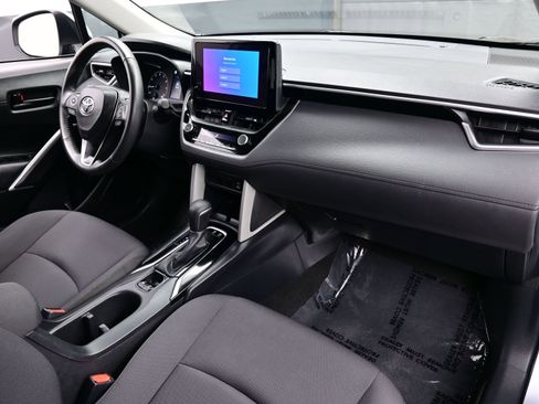 Used 2024 Toyota Corolla Cross LE image 15