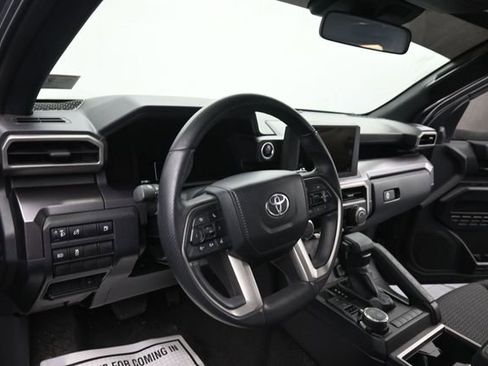 Used 2025 Toyota 4Runner SR5 AWD/4WD image 13