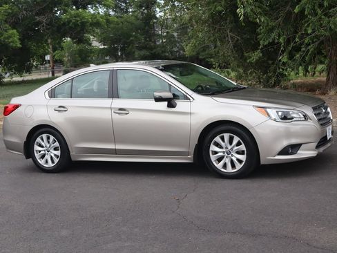 Used 2016 Subaru Legacy 2.5i Premium AWD/4WD image 2