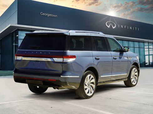 Used 2023 Lincoln Navigator Reserve image 5