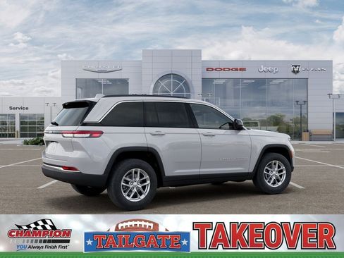 New 2026 Jeep Grand Cherokee Laredo AWD/4WD image 4