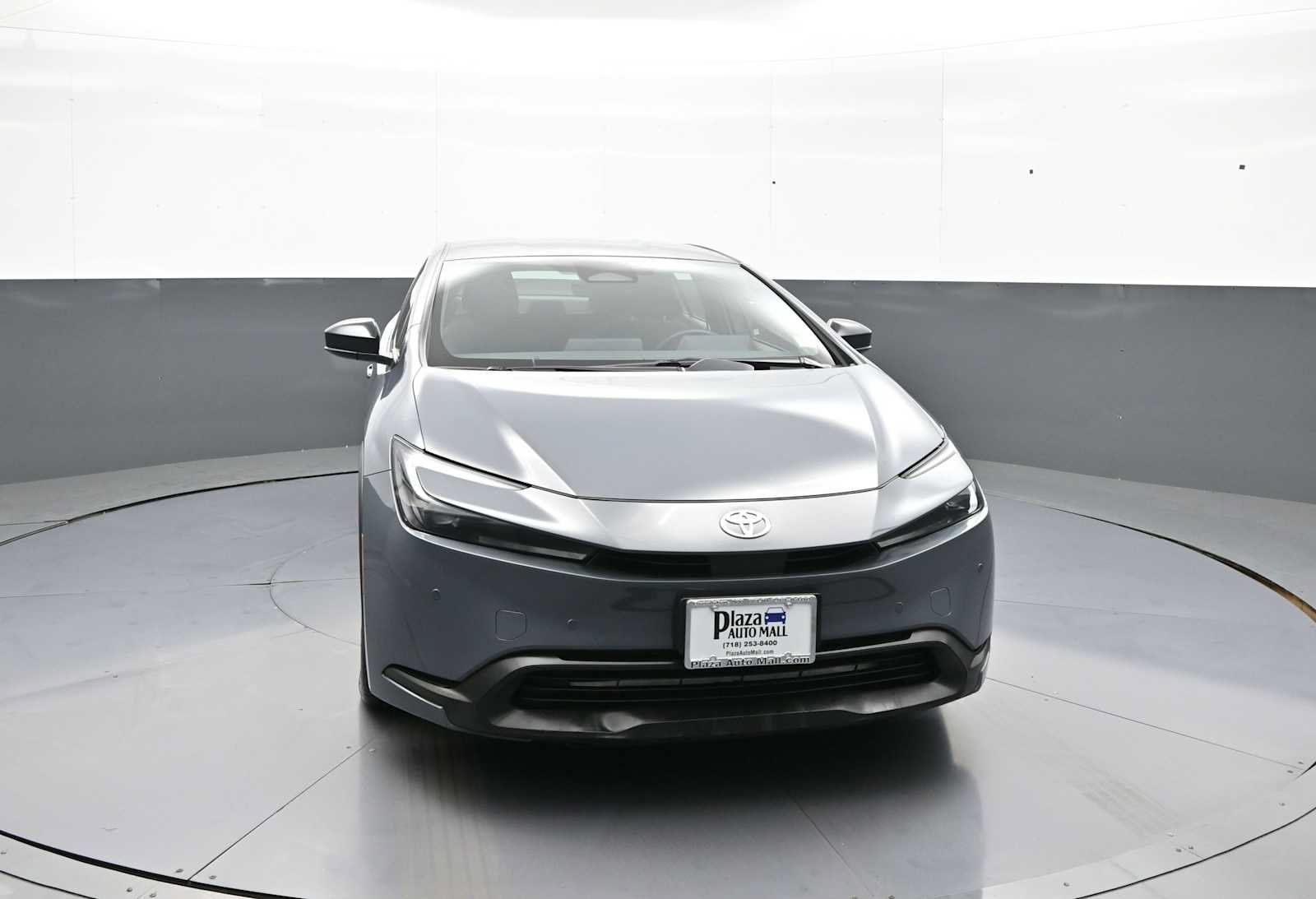 Used 2025 Toyota Prius LE FWD image 3