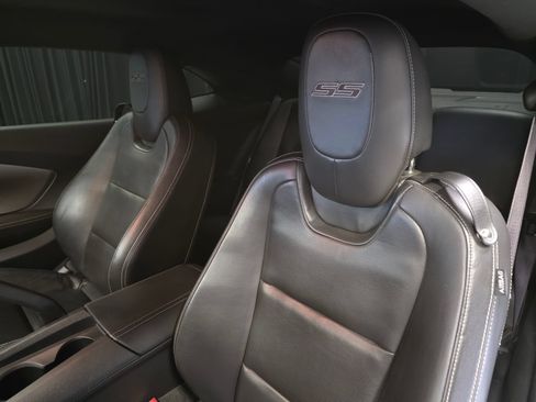 Used 2015 Chevrolet Camaro SS w/ SS Performance Package RWD image 20