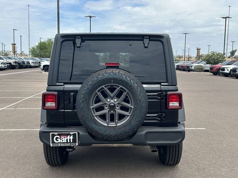 Used 2025 Jeep Wrangler Unlimited Sport AWD/4WD image 4