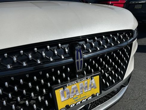 Certified 2024 Lincoln Nautilus Premier AWD/4WD image 10