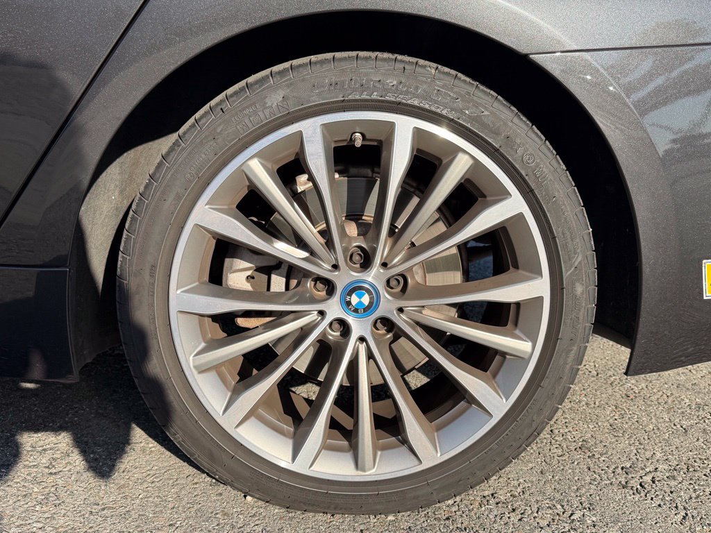 Used 2022 BMW 530e w/ Premium Package RWD image 2