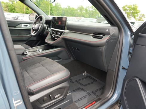 Used 2025 Ford Explorer ST AWD/4WD image 32