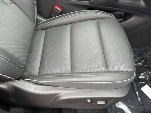 Used 2023 Buick Envision Essence image 8