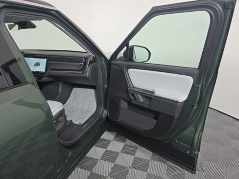 Used 2024 Rivian R1S Launch Edition AWD/4WD image 18