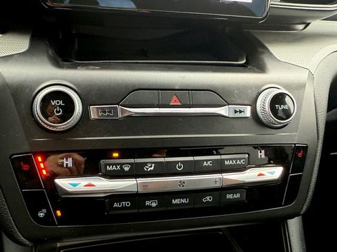 Used 2020 Ford Explorer XLT w/ Comfort Package image 26