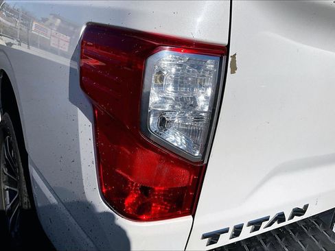 Used 2018 Nissan Titan SL image 30